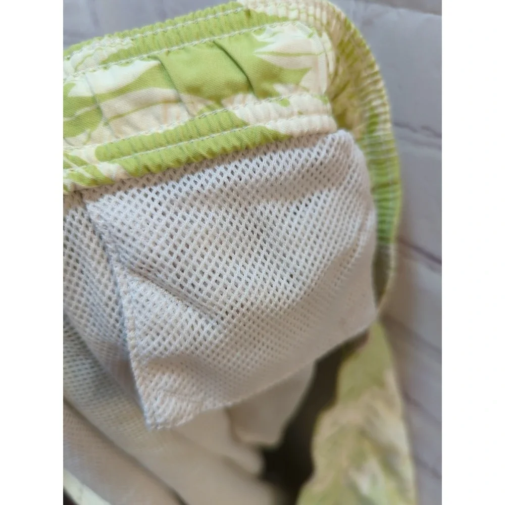 Tommy Bahama Relax Swim Trunks shorts L Green white pineapples Lined suit